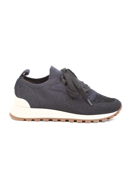 Shop BRUNELLO CUCINELLI Saldi Sneakers: Brunello Cucinelli runners in maglia di cotone Sparkling con Shiny Eyelets.
Chiusura con lacci in cotone.
Fodera in pelle.
Suola in micro leggero.
Battistrada in gomma TPU.
Decorazione in monile Nickel-free.
Composizione: 55% Cotone 35% Viscosa 10% Poliestere metallizzato.
Fabbricato in Italia.. MZ35G2490-C8901